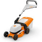 Tosaerba RMA 243 con batteria AK 20 e caricatore AL 101 STIHL